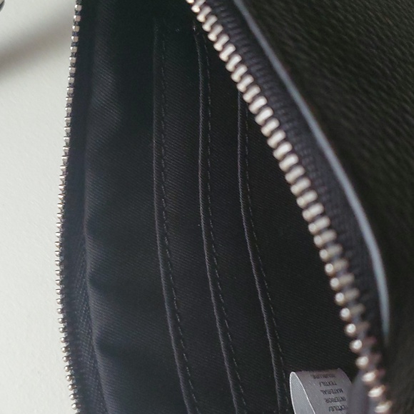 Fossil Zip Wristlet - Picture 5 of 7